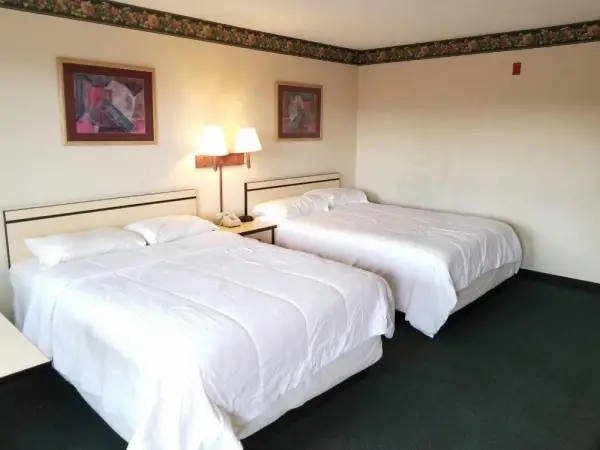 TravelStar Inn & Suites 4