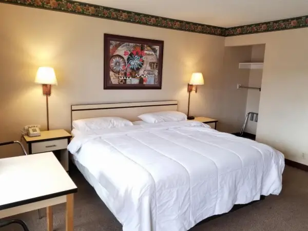 TravelStar Inn & Suites 6