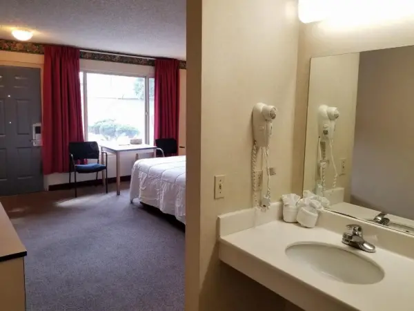 TravelStar Inn & Suites 7